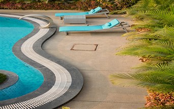 Pebblewash Flooring at a Farmhouse around the swimming pool area