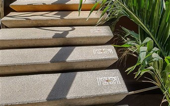 grit washed exposed plaster in grey shade on stairs by freeform